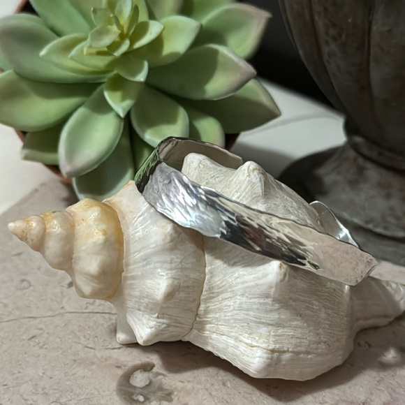 Gorgeous Handmade Sterling Silver Cuff Style Bracelet-Made in Italy-EUC - Picture 7 of 16